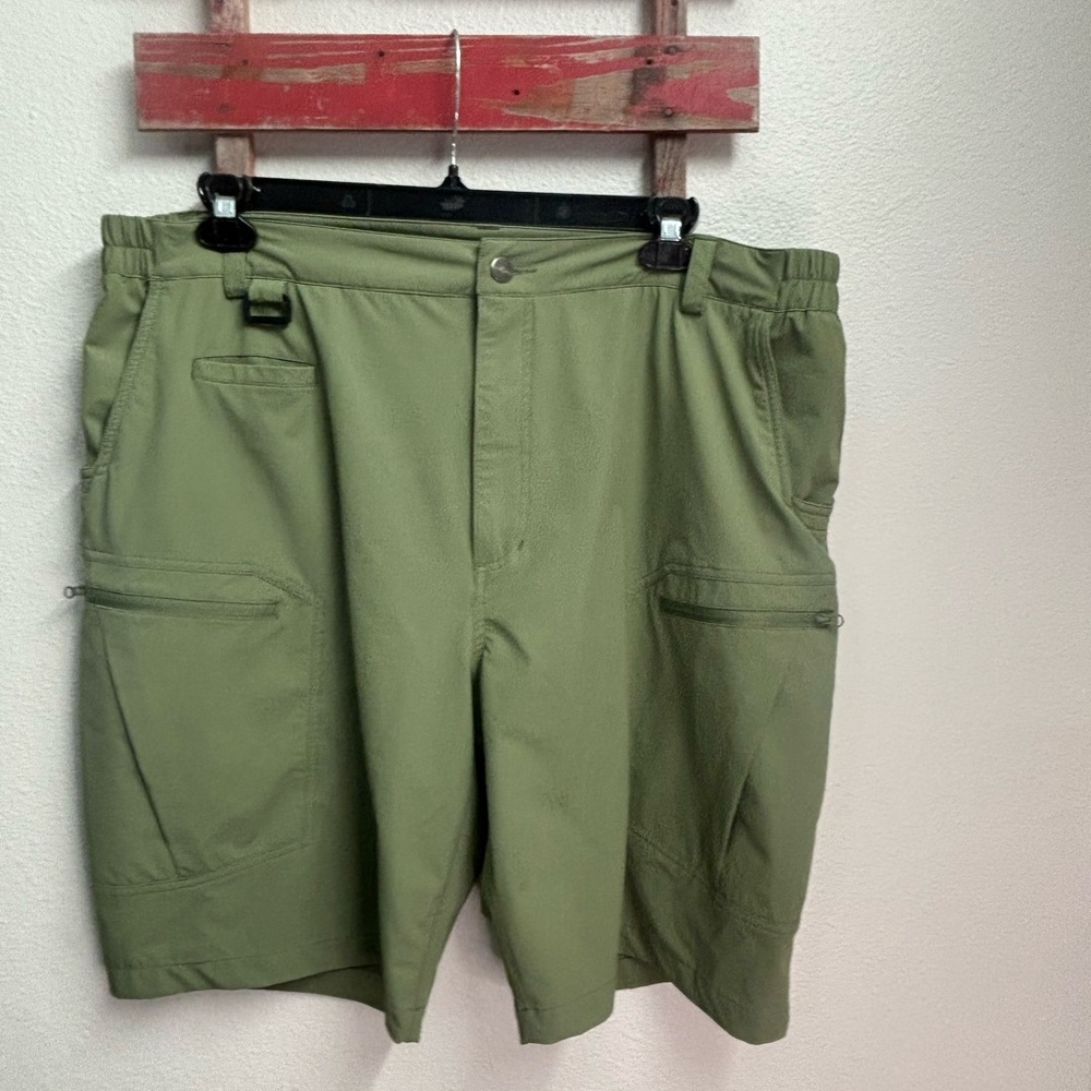 Green‎ Cargo Shorts with Relaxed Fit and Belt Loops